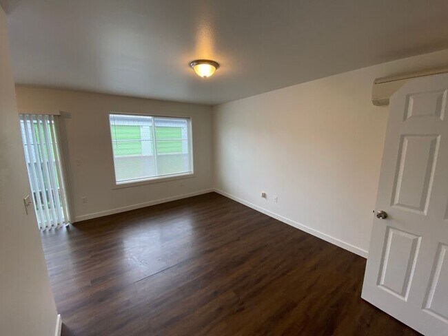 Building Photo - 1288 44th Ave