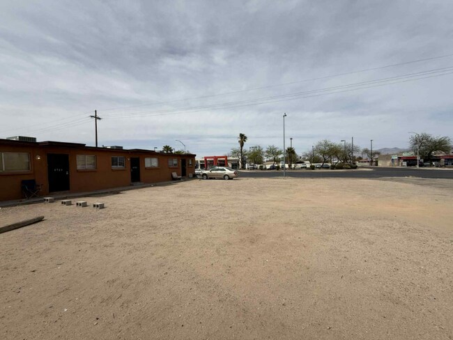 Foto del edificio - 705 W Irvington Rd