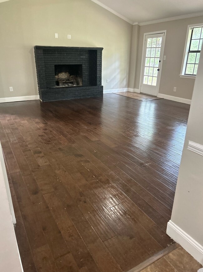 Foto del edificio - 2302 Crestwood Dr