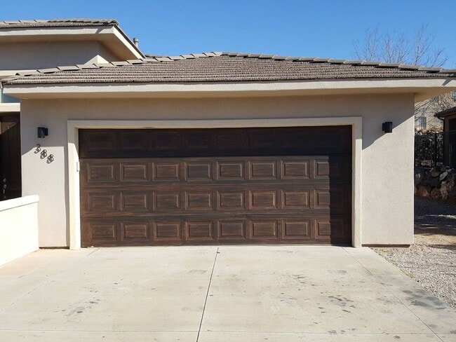Building Photo - 3 Bedroom Single-Family Home in Central Hu...