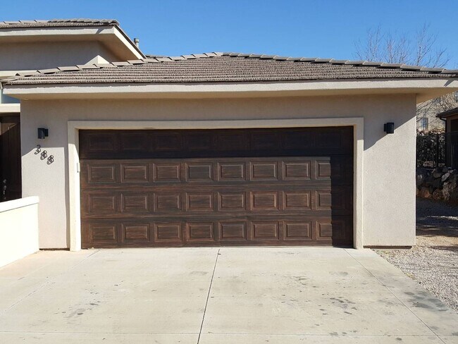 Foto del edificio - 3 Bedroom Single-Family Home in Central Hu...