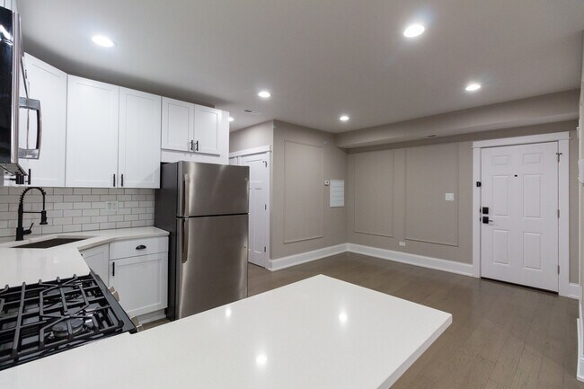 Building Photo - 2817 N Talman Ave