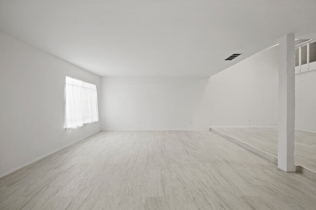 Foto del edificio - 11650 Village Pl Dr