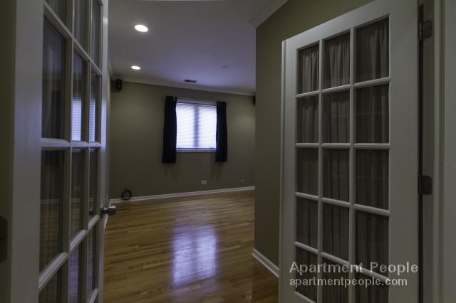 Foto del edificio - 2708 N Greenview Ave