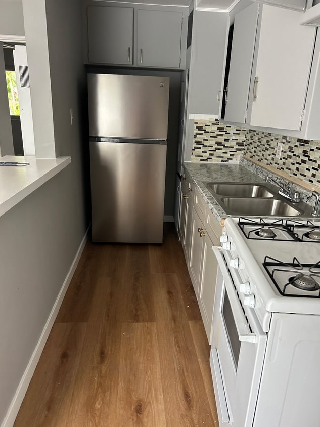 Foto del edificio - 1548 N Kingsley Dr