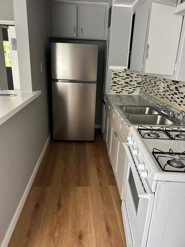 Foto del edificio - 1548 N Kingsley Dr