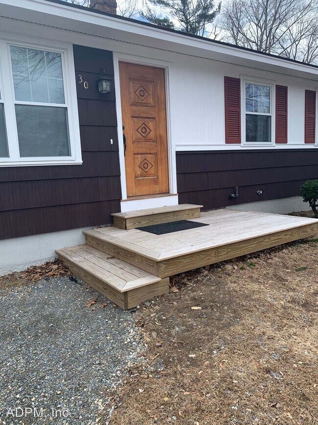 Foto del edificio - 3 br, 2 bath House - 30 Railroad Ave.
