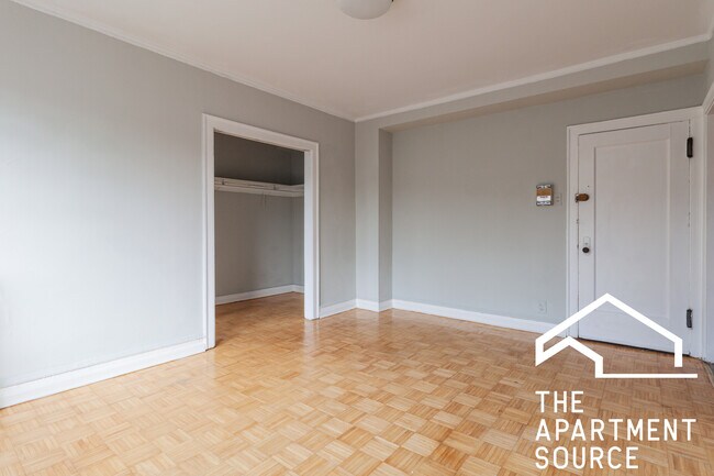 Foto del edificio - 717 W Belmont Ave