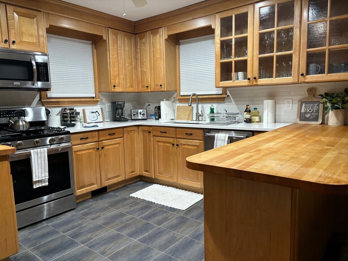 Foto principal - 435 Vassar Rd