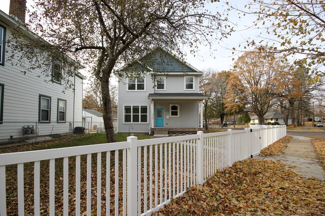 Building Photo - 2700 Dorman Ave