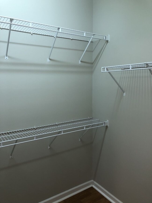 Building Photo - 2 Bedroom 2 Bath Condo Available Now in Ba...