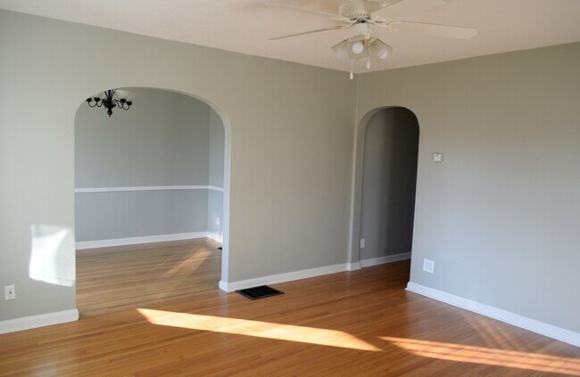 Building Photo - 5337 E 11th St