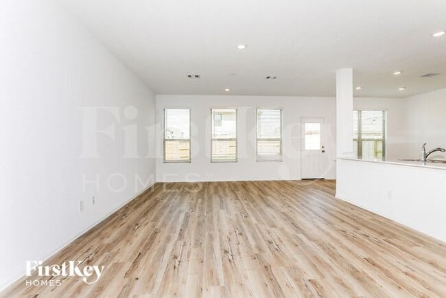 Building Photo - 23926 Lakota Cyn Dr