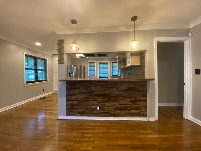 Barra de cocina - 3483 Napoleon St