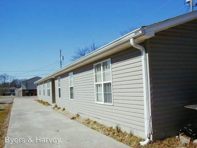 Building Photo - 209 Lexington Dr