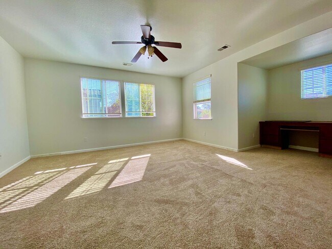 Building Photo - 4141 Aragon Way