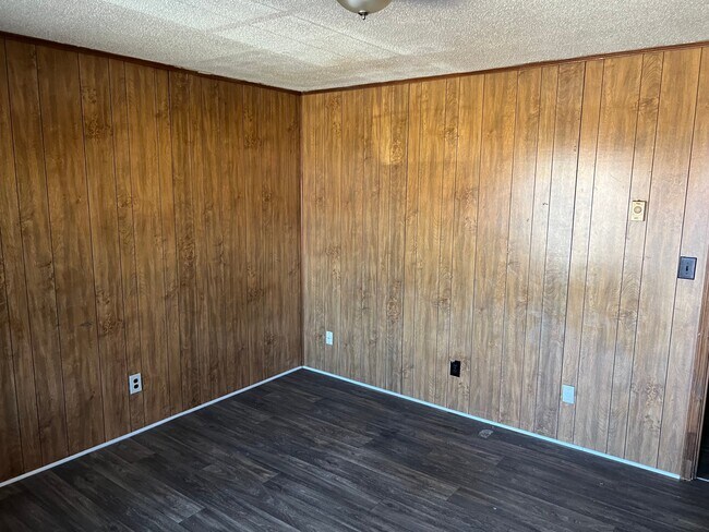 Foto del edificio - 3950 Bradford Ct