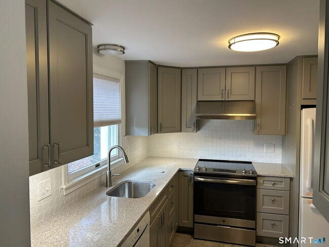 Foto del edificio - 140 Flagg Rd