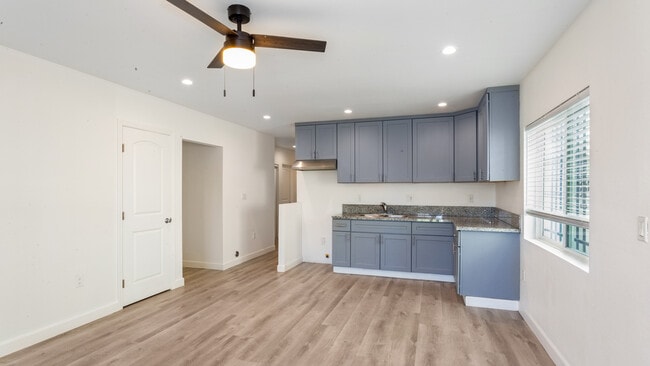 Building Photo - 601 W 49th St