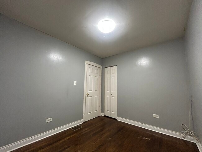 Foto del edificio - 3049 W 59th St