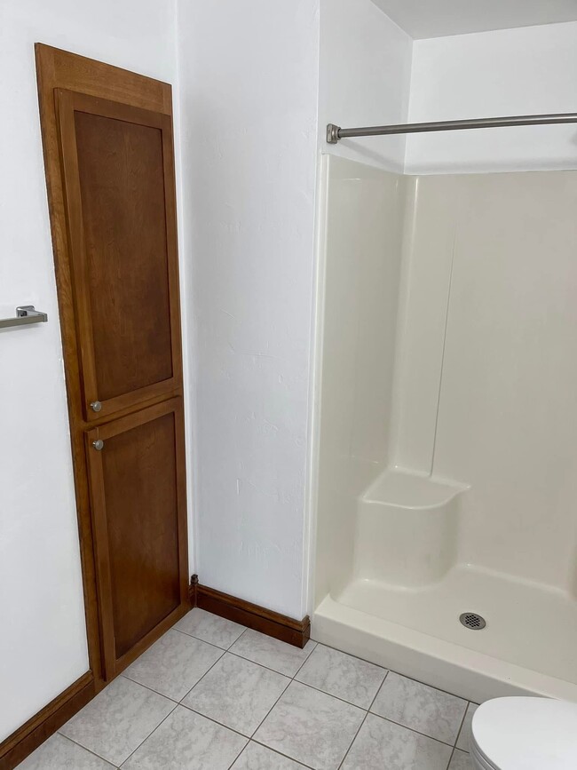 Building Photo - 707-709 Edge Point Ct