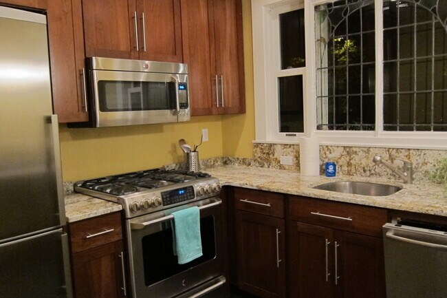 Cocina - 308 Brookline St.