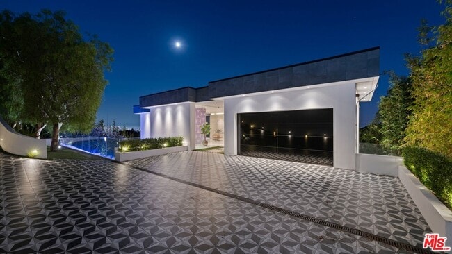 Building Photo - 7080 Mulholland Dr