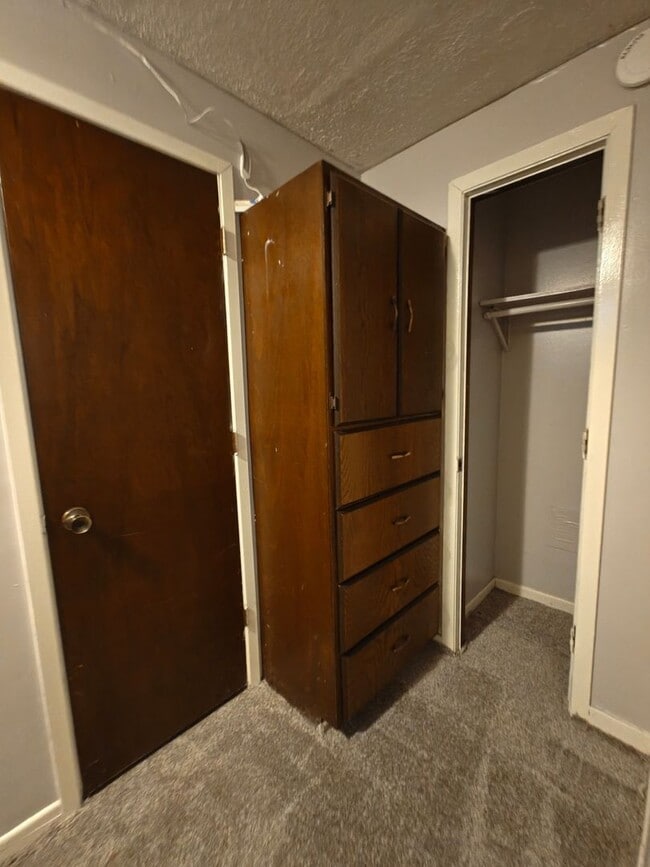 Building Photo - Charming Studio in Owatonna