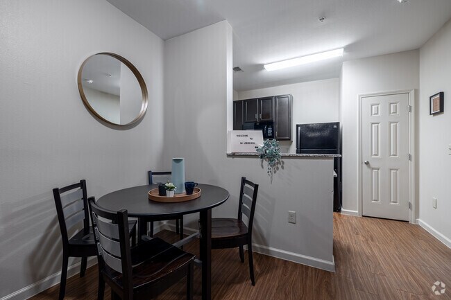 4BR - 2BA, 1008 pies cuadrados - 24 Longview