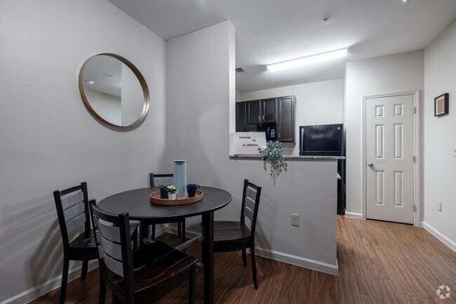4BR - 2BA, 1,008 SF - 24 Longview