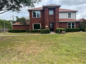 Building Photo - 1204 Hillside Dr