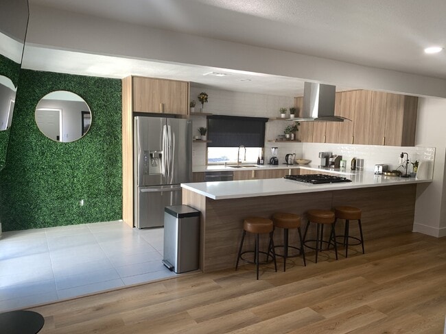 Building Photo - Fully Renovated Gem in the Desert