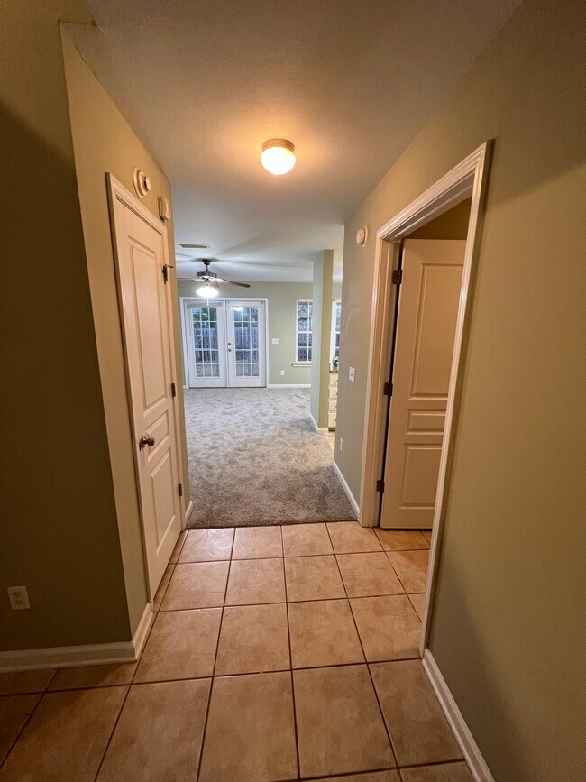 Entrada - 140 Coral Ln