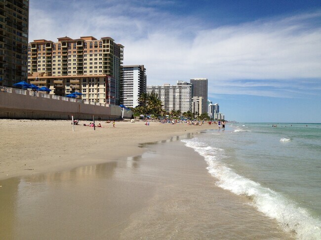 Foto del edificio - 3180 S Ocean Dr