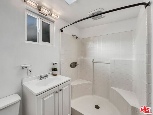 Foto del edificio - 3962 Tivoli Ave