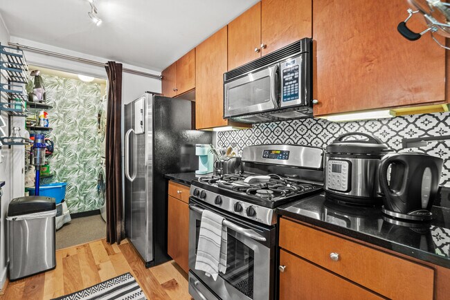 Building Photo - 1117 10th St NW
