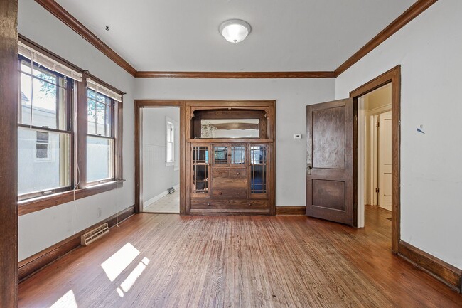 Building Photo - MUST SEE 5BD/2BA House close to U of M! Avail. 9/1/26!