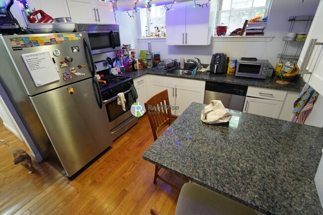 Building Photo - 6 Camelot Ct