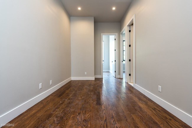 Foto del edificio - 6807 Forest Ave