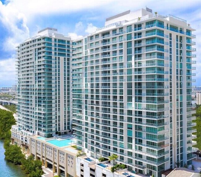 Foto del edificio - 330 Sunny Isles Blvd