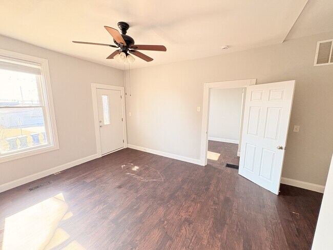 Foto del edificio - 6655 Garner Ave