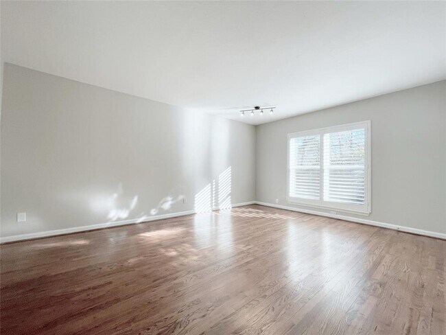 Foto del edificio - 1800 Stoney Brook Dr