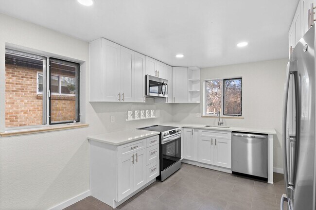 Foto del edificio - Newly Renovated 3 Bedroom 1 Bathroom Upper...