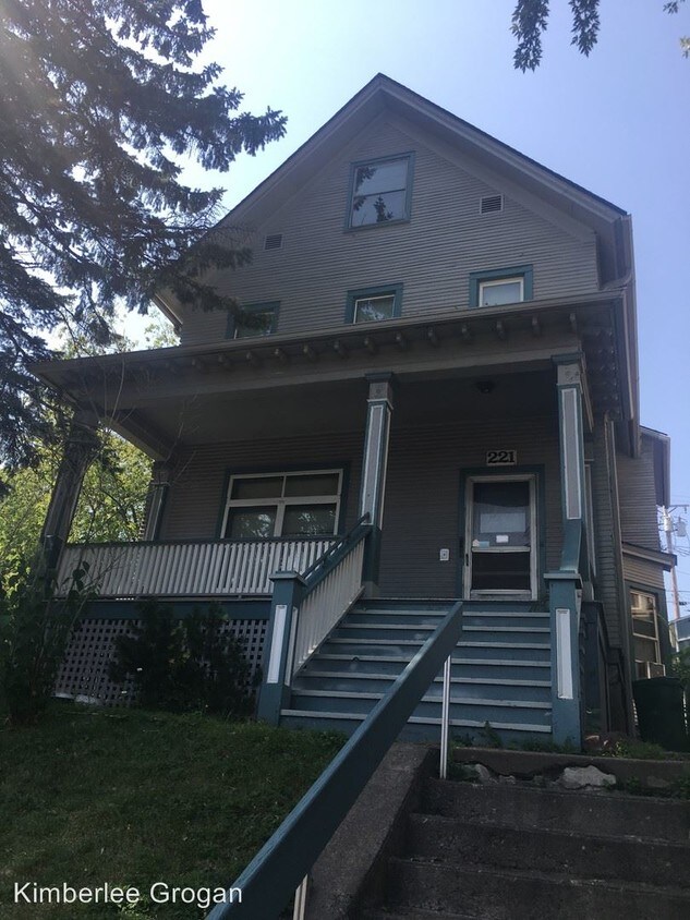 Primary Photo - 221 W 3rd St