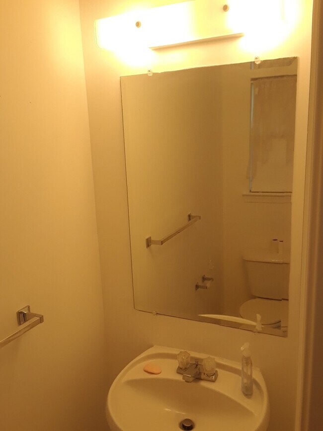 Foto del edificio - Suffolk: 3 bedrooms, 2.5 bathrooms near Obici