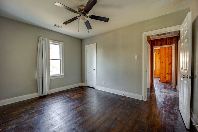 Foto del edificio - Freshly Updated House (Updated Pictures Coming Soon)