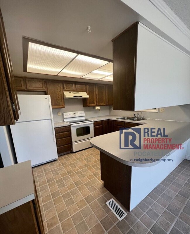 Foto del edificio - Beautiful large 5 bedroom home for rent