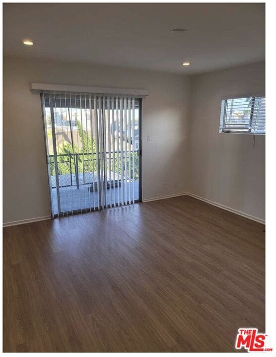 Building Photo - 435 S Palm Dr