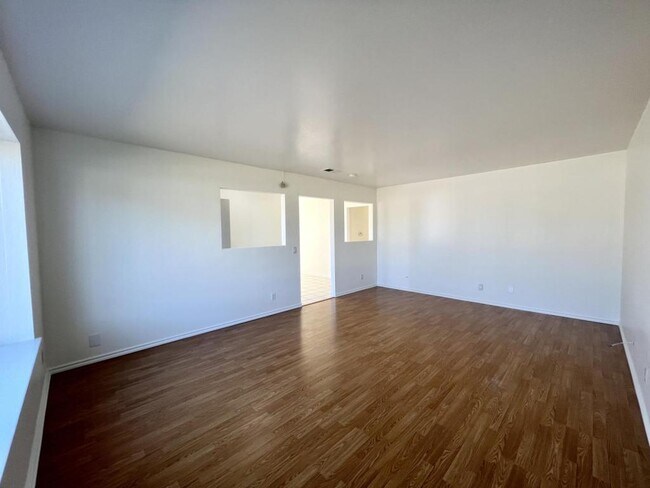 Building Photo - 2131 Beaufort Dr