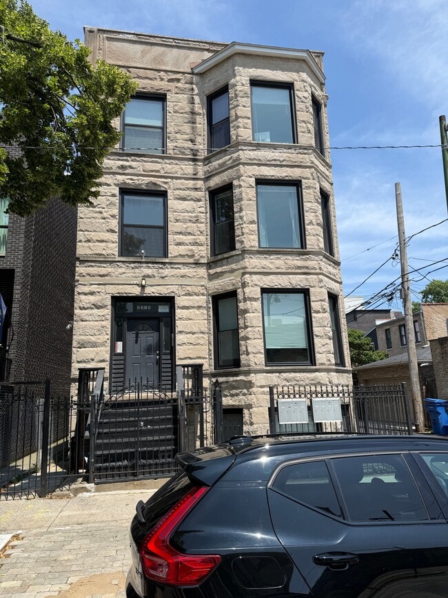 Photo - 2312 W Dickens Ave (Chicago, IL) Apartment